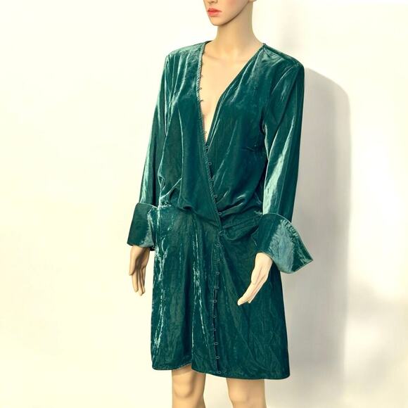 ASOS DESIGN 10 crushed velvet bias cut mini dress with button detail dark green - Picture 3 of 11